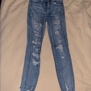 American eagle light washed ripped jeans